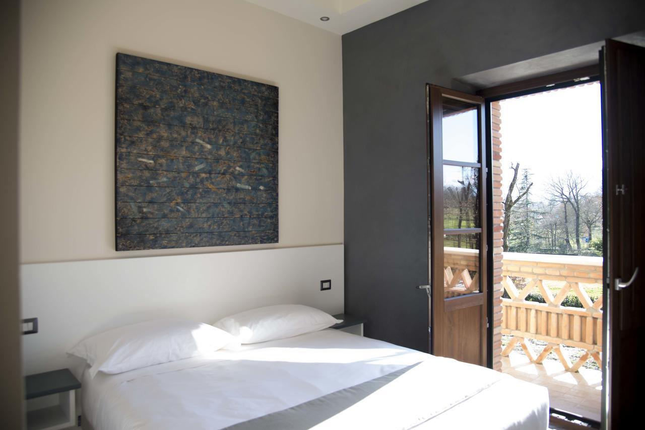 La Tenuta Di Trimalcione Pofi Kültér fotó